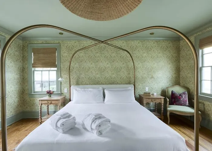 The Nicholas Veranda King Suite- 1 Block To King