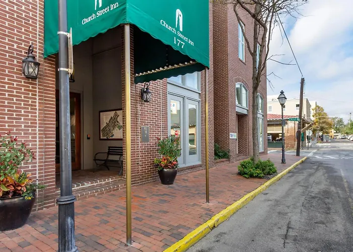 Pet Friendly hotel: Church Street Inn Historic Charleston, Ascend Collection Hotel