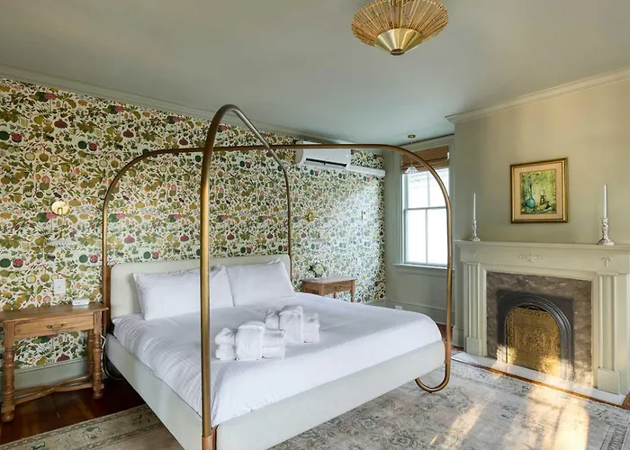The Nicholas Veranda King Suite - Steps To King