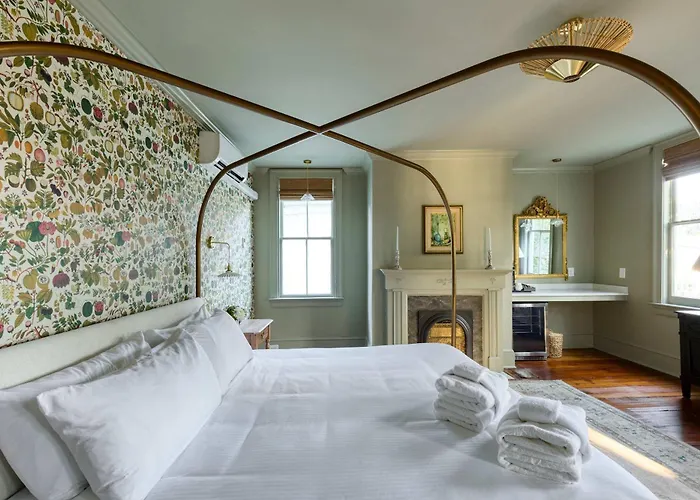 The Nicholas Veranda King Suite - Steps To King